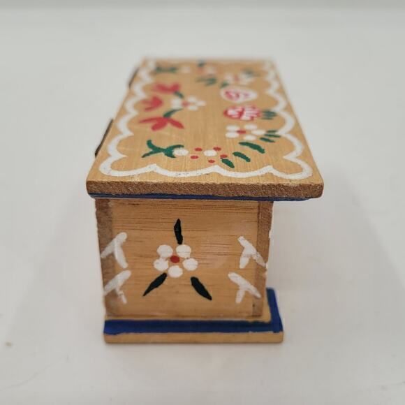 Vintage Miniature Dollhouse Chadwick-Miller Pennsylvania Dutch Wood Hope Chest - Picture 5 of 9